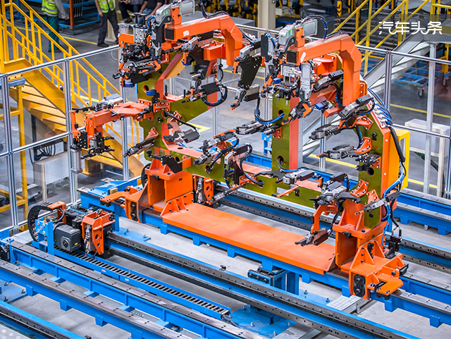 打造“中國寶馬”品質(zhì) 探秘華晨中華全新智能制造工廠